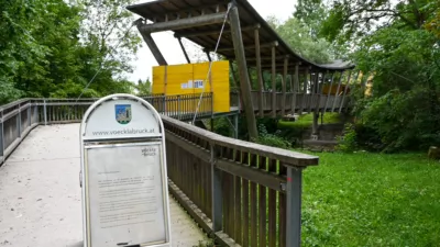 Vöcklabrucker Freundschaftsbrücke gesperrt DSC-8025.jpg