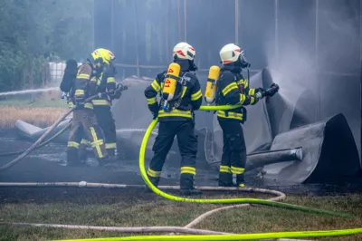 Alarmstufe Zwei: Feuerwehren bekämpfen Brand in Waldneukirchen DSC-5234.jpg