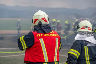 Alarmstufe Zwei: Feuerwehren bekämpfen Brand in Waldneukirchen DSC-5240.jpg