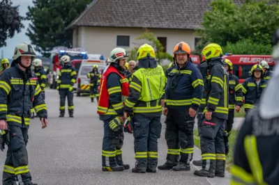 Alarmstufe Zwei: Feuerwehren bekämpfen Brand in Waldneukirchen DSC-5248.jpg
